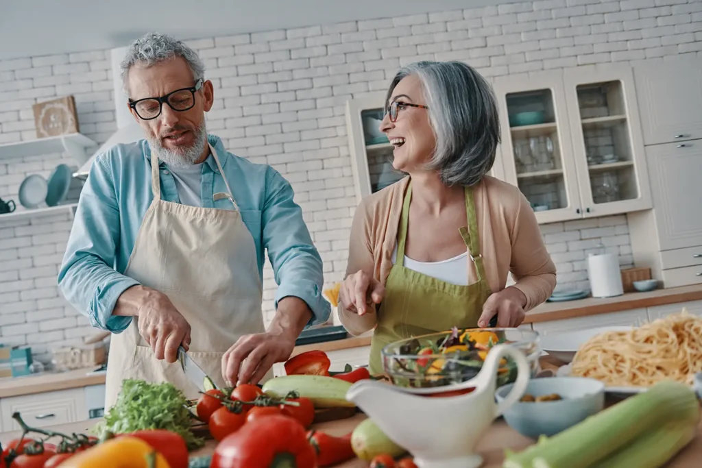 nutrition-happy-senior-couple-preparing-food